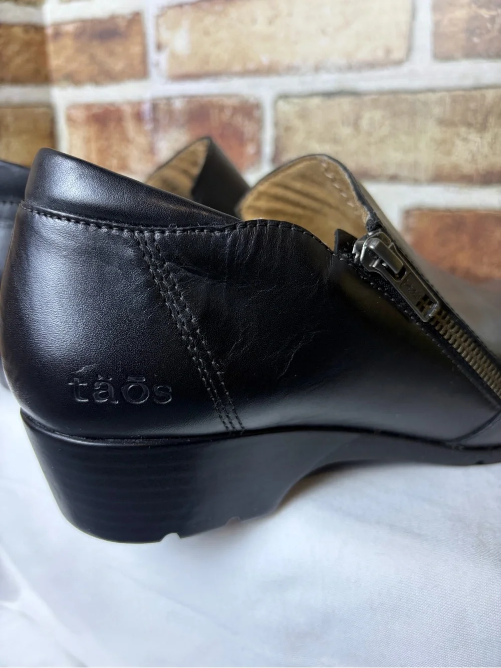 Taos Footwear classic black